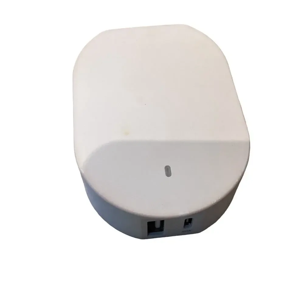 onn. 32W Dual-Port Wall Charger